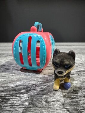 Just Play | Puppy in My Pocket: Carrier & Flocked Puppy with Ball - Mini Toy Set